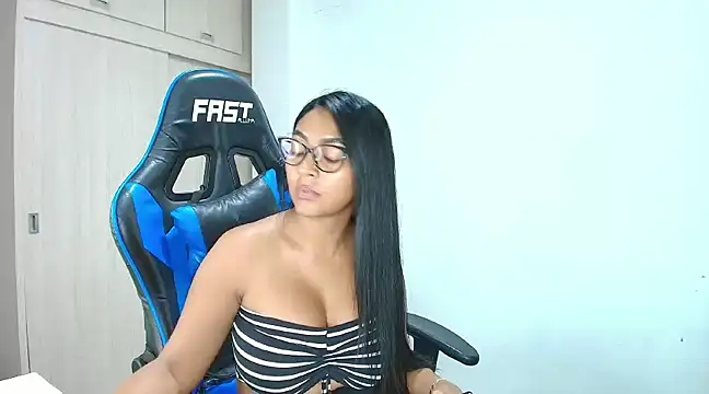 Snapshot of sophiax-x chatting on 12.16.24 sophiax-x online show from 12.16.24