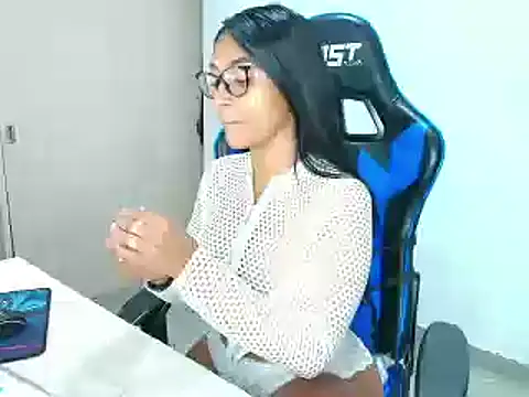 Snapshot of sophiax-x chatting on 01.22.25 sophiax-x online show from 01.22.25