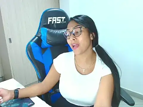 Snapshot of sophiax-x chatting on 01.29.25 sophiax-x online show from 01.29.25