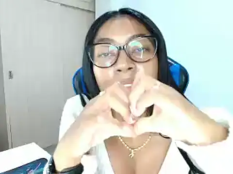 Snapshot of sophiax-x chatting on 03.22.25 sophiax-x online show from 03.22.25