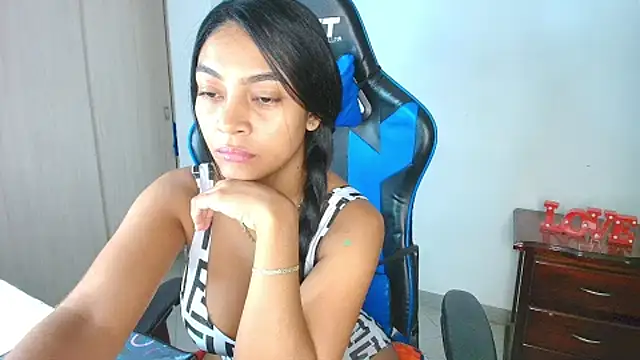 Snapshot of sophiax-x chatting on 09.24.25 sophiax-x online show from 09.24.25