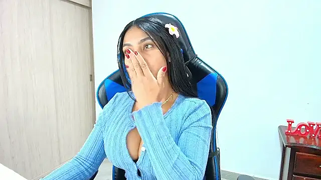 Snapshot of sophiax-x chatting on 10.10.25 sophiax-x online show from 10.10.25