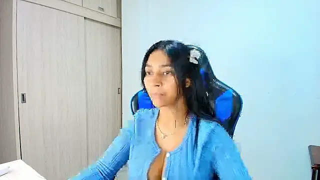 Snapshot of sophiax-x chatting on 10.21.25 sophiax-x online show from 10.21.25