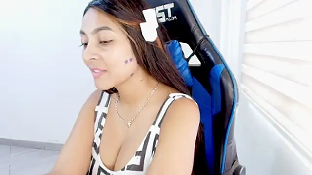 sophiax-x online show from 07.05.26