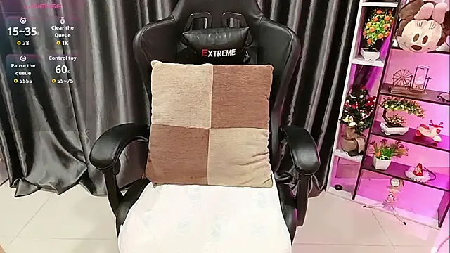 Yuki-yio online show from 11.11.25