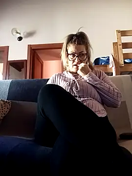 Snapshot of CRHYSTEL chatting on 10.24.25 CRHYSTEL online show from 10.24.25