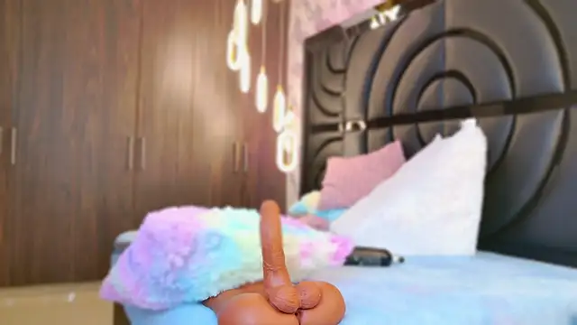 Snapshot of sarahgrey18 chatting on 01.21.25 sarahgrey18 online show from 01.21.25