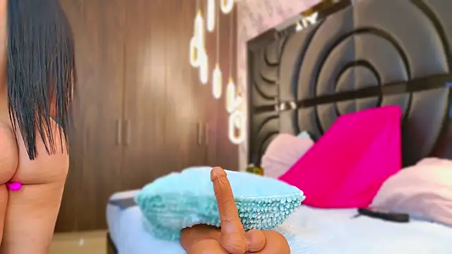 Snapshot of sarahgrey18 chatting on 02.05.25 sarahgrey18 online show from 02.05.25