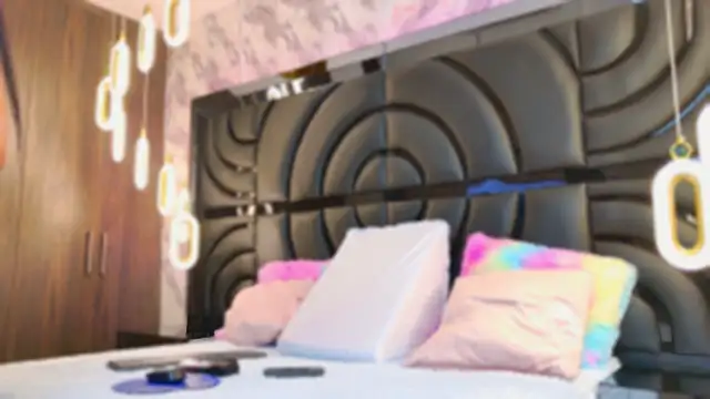 Snapshot of sarahgrey18 chatting on 02.10.25 sarahgrey18 online show from 02.10.25