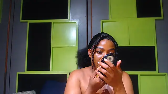 Snapshot of SexyAssDivaxxx chatting on 10.13.25 SexyAssDivaxxx online show from 10.13.25