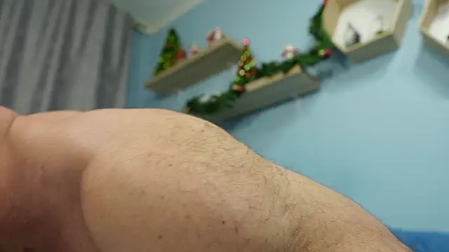 Snapshot of Muscle_Bear chatting on 01.11.25 Muscle Bear online show from 01.11.25