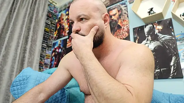 Snapshot of Muscle_Bear chatting on 10.04.25 Muscle Bear online show from 10.04.25