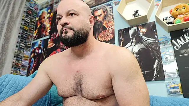Snapshot of Muscle_Bear chatting on 10.10.25 Muscle Bear online show from 10.10.25