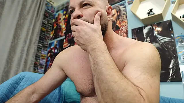 Snapshot of Muscle_Bear chatting on 10.31.25 Muscle Bear online show from 10.31.25