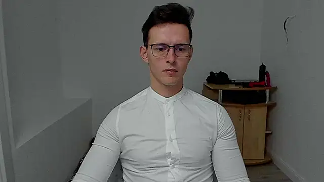 Snapshot of sexxymuscles4u chatting on 12.12.24 sexxymuscles4u online show from 12.12.24