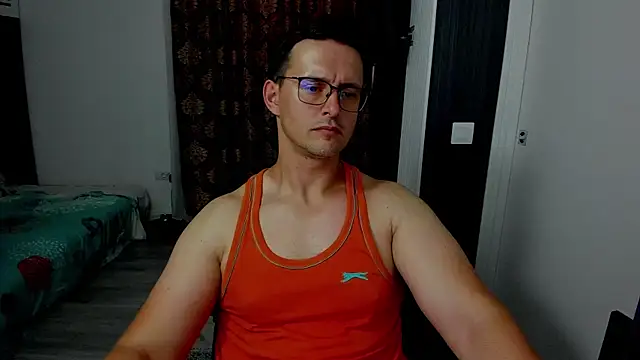 Snapshot of sexxymuscles4u chatting on 09.10.25 sexxymuscles4u online show from 09.10.25
