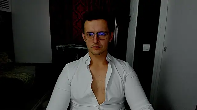 Snapshot of sexxymuscles4u chatting on 10.31.25 sexxymuscles4u online show from 10.31.25