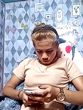 Snapshot of Cutie_body11 chatting on 12.04.24 Cutie body11 online show from 12.04.24