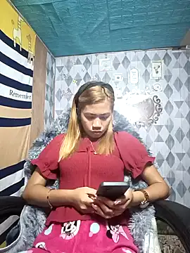 Snapshot of Cutie_body11 chatting on 12.10.24 Cutie body11 online show from 12.10.24