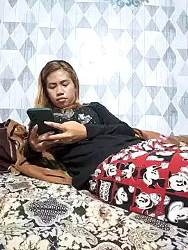 Snapshot of Cutie_body11 chatting on 12.10.24 Cutie body11 online show from 12.10.24