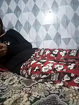 Snapshot of Cutie_body11 chatting on 12.11.24 Cutie body11 online show from 12.11.24