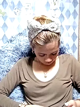 Snapshot of Cutie_body11 chatting on 01.13.25 Cutie body11 online show from 01.13.25