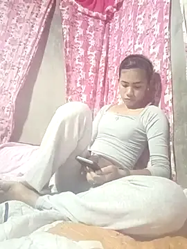 Snapshot of Cutie_body11 chatting on 02.25.25 Cutie body11 online show from 02.25.25