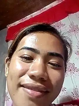 Snapshot of Cutie_body11 chatting on 03.10.25 Cutie body11 online show from 03.10.25