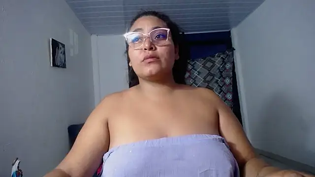 Snapshot of sirena_15 chatting on 09.19.25 sirena 15 online show from 09.19.25