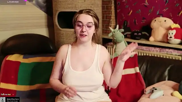 Snapshot of GamerGirl_Eve chatting on 02.17.26 GamerGirl Eve online show from 02.17.26