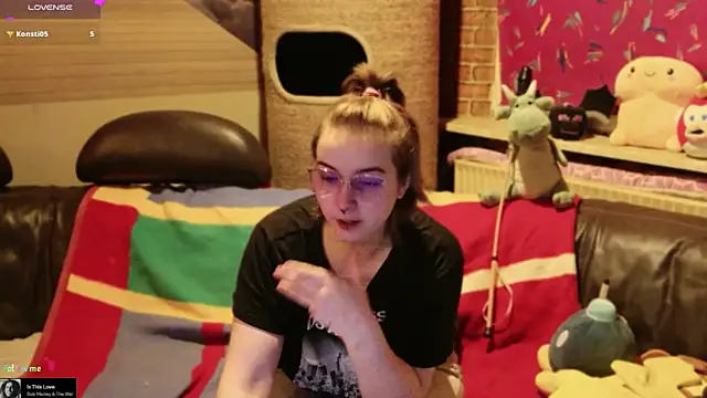 Snapshot of GamerGirl_Eve chatting on 02.18.26 GamerGirl Eve online show from 02.18.26