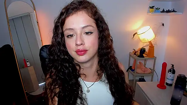 Cassandra Caiin online show from 09.30.25