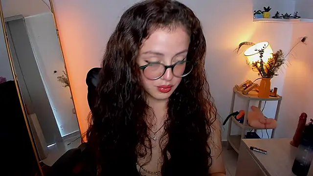 Cassandra Caiin online show from 11.19.25