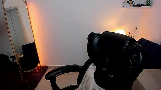 Cassandra Caiin online show from 04.20.26