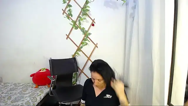 Snapshot of alexa_milsf chatting on 12.24.24 alexa milsf online show from 12.24.24