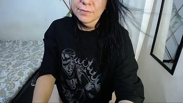 Snapshot of alexa_milsf chatting on 02.05.25 alexa milsf online show from 02.05.25