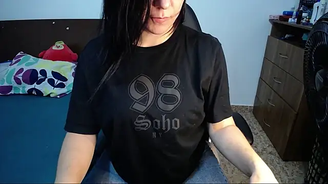 Snapshot of alexa_milsf chatting on 03.08.25 alexa milsf online show from 03.08.25