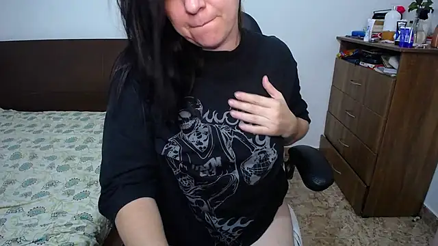 Snapshot of alexa_milsf chatting on 10.07.25 alexa milsf online show from 10.07.25