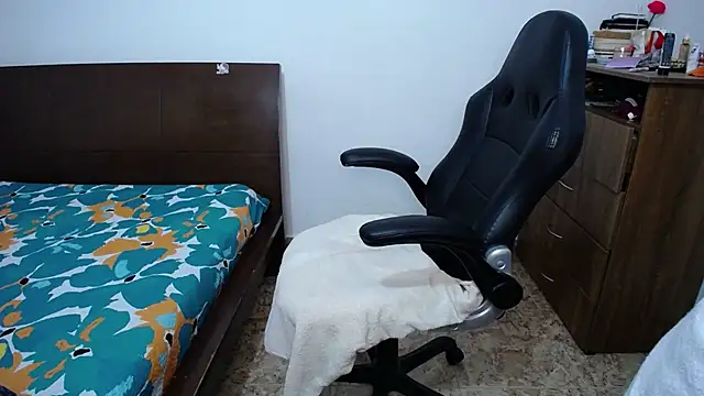 Snapshot of alexa_milsf chatting on 10.18.25 alexa milsf online show from 10.18.25