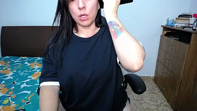 Snapshot of alexa_milsf chatting on 10.22.25 alexa milsf online show from 10.22.25