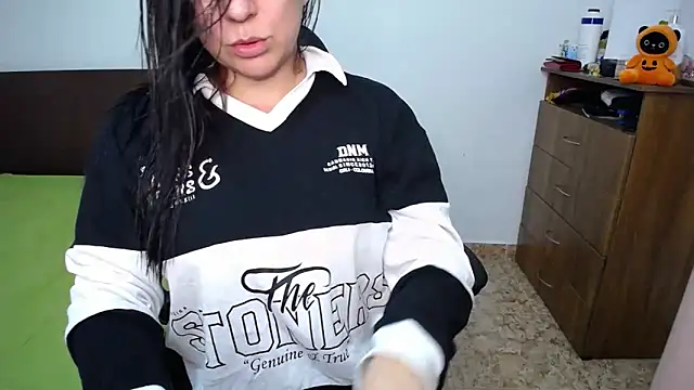 Snapshot of alexa_milsf chatting on 10.27.25 alexa milsf online show from 10.27.25