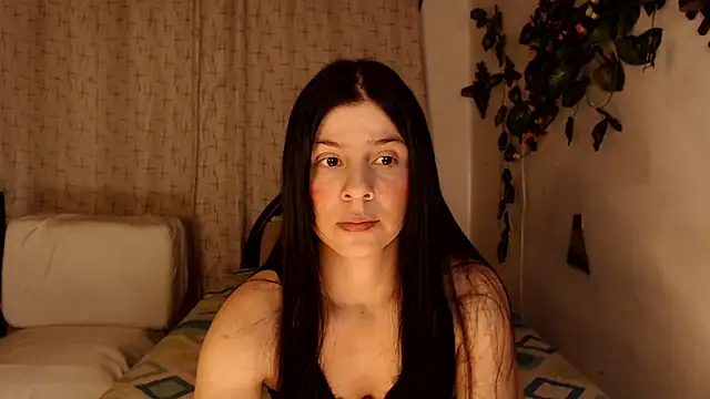 Estefani 32 online show from 10.31.25