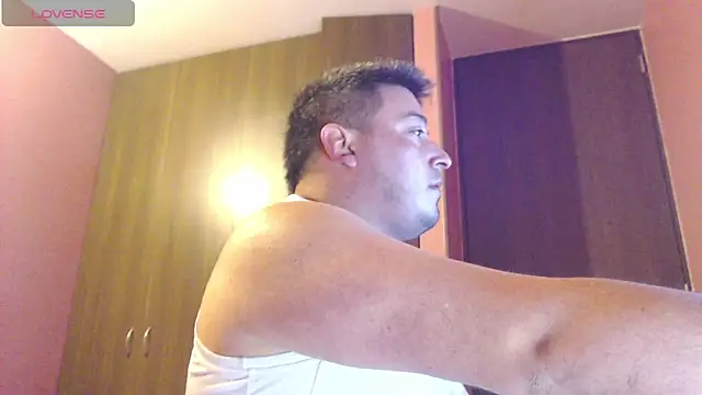 Snapshot of antonycruz chatting on 02.25.26 antonycruz online show from 02.25.26