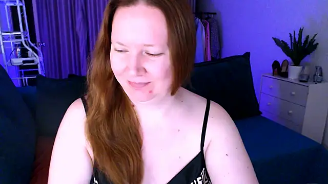 Snapshot of GoddessLara chatting on 12.17.24 GoddessLara online show from 12.17.24