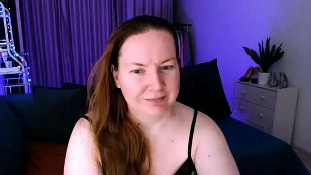 Snapshot of GoddessLara chatting on 12.25.24 GoddessLara online show from 12.25.24