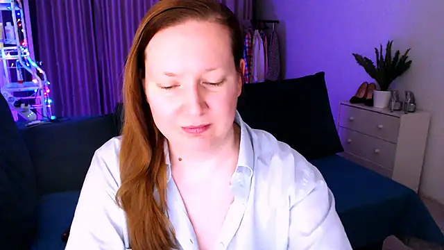 Snapshot of GoddessLara chatting on 12.31.24 GoddessLara online show from 12.31.24