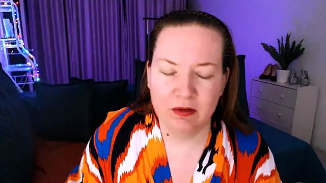 Snapshot of GoddessLara chatting on 01.07.25 GoddessLara online show from 01.07.25