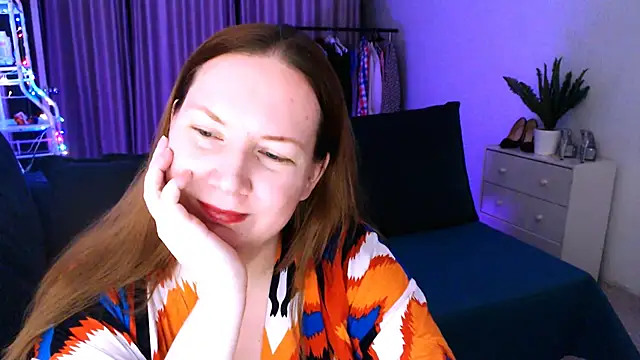 Snapshot of GoddessLara chatting on 01.10.25 GoddessLara online show from 01.10.25