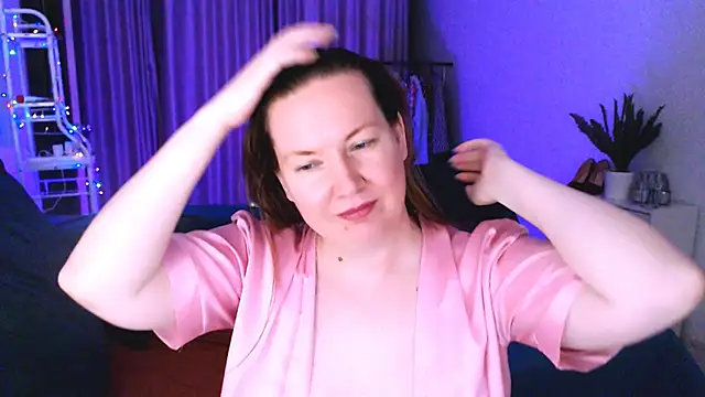 Snapshot of GoddessLara chatting on 01.31.25 GoddessLara online show from 01.31.25