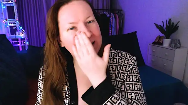 Snapshot of GoddessLara chatting on 02.01.25 GoddessLara online show from 02.01.25